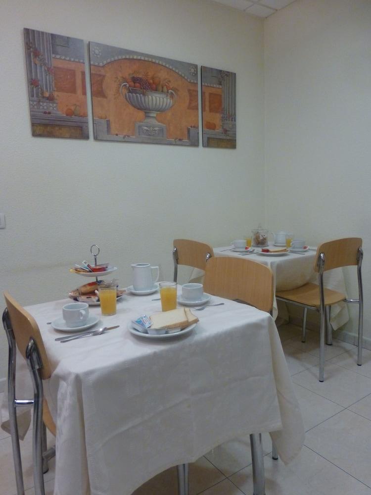 Hostal El Val Алькала-де-Энарес Экстерьер фото
